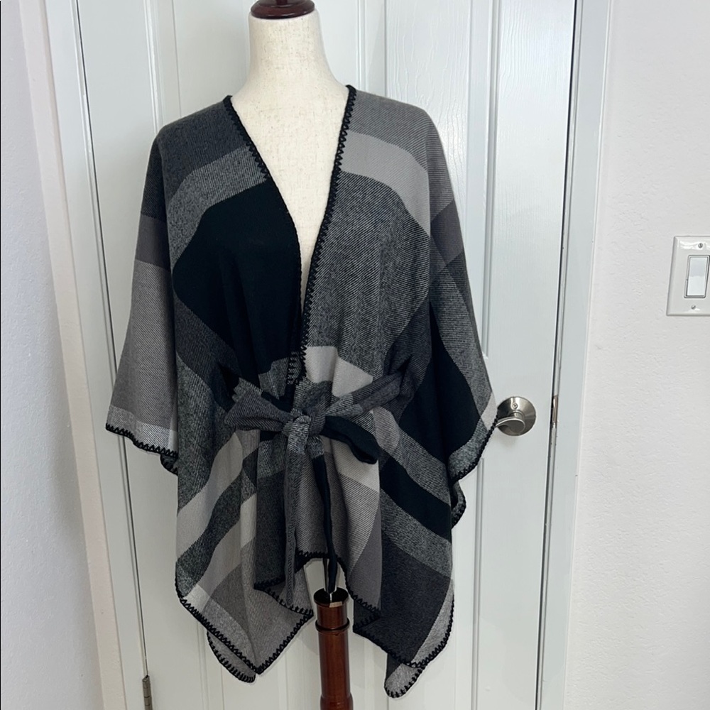 Liz Claiborne TOP - Plaid to Tweed Wrap
Poncho One Size